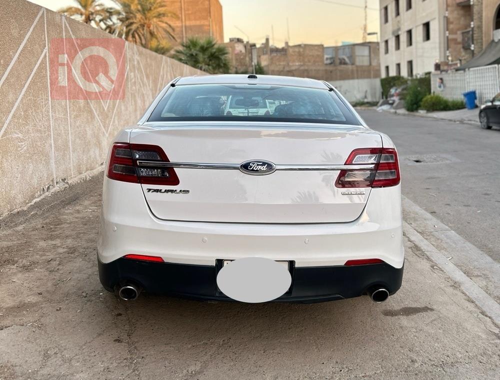 Ford Taurus